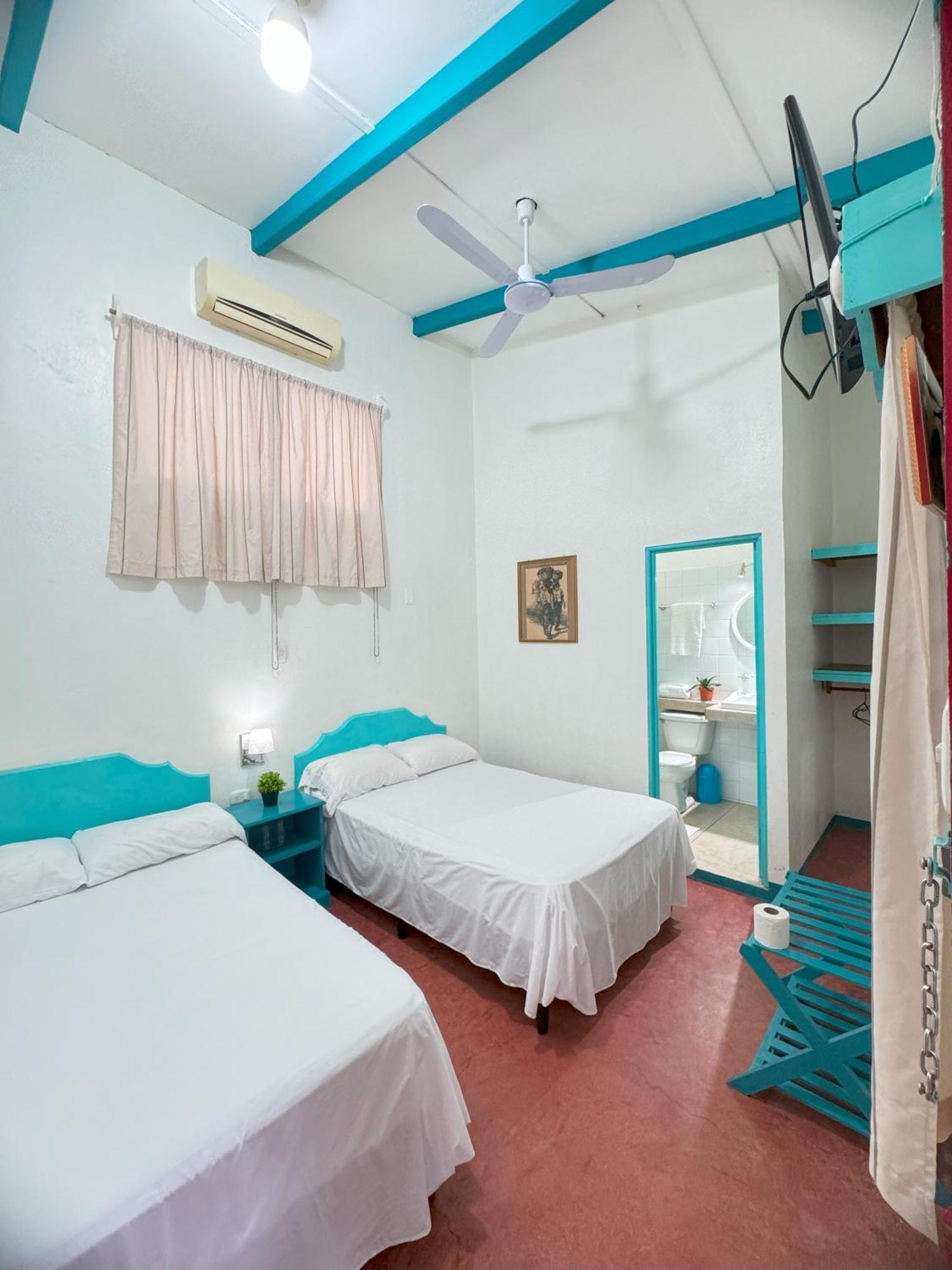 Hotel Petenchel ฟลอเรส ภายนอก รูปภาพ