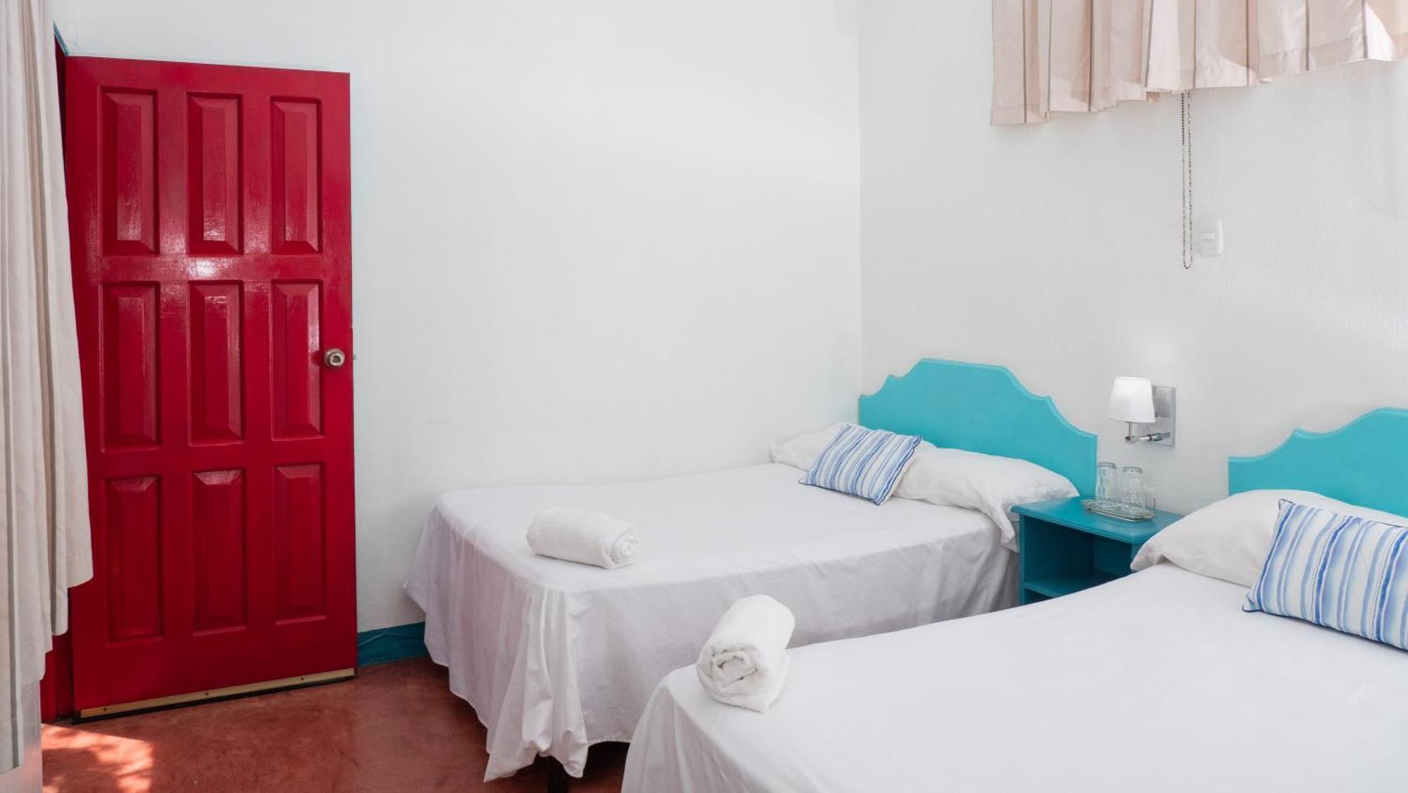 Hotel Petenchel ฟลอเรส ภายนอก รูปภาพ